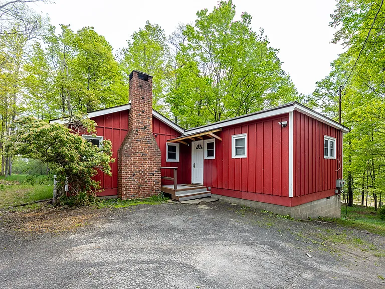 2465 Glasco Tpke #1 — Photo 1