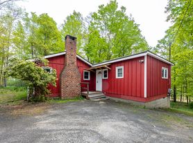 2465 Glasco Tpke