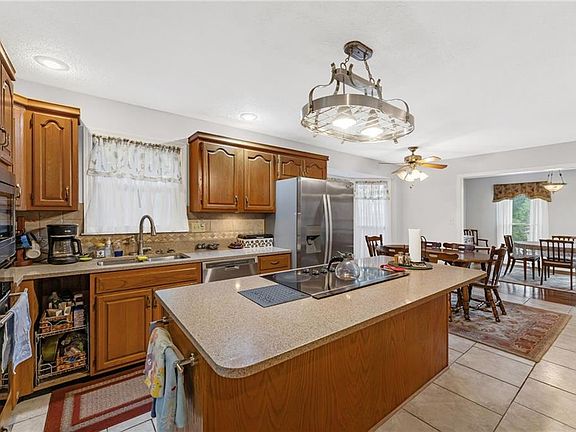 5th image of 5204 Stearns St