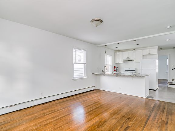 5th image of 8 Kelly Pkwy #2