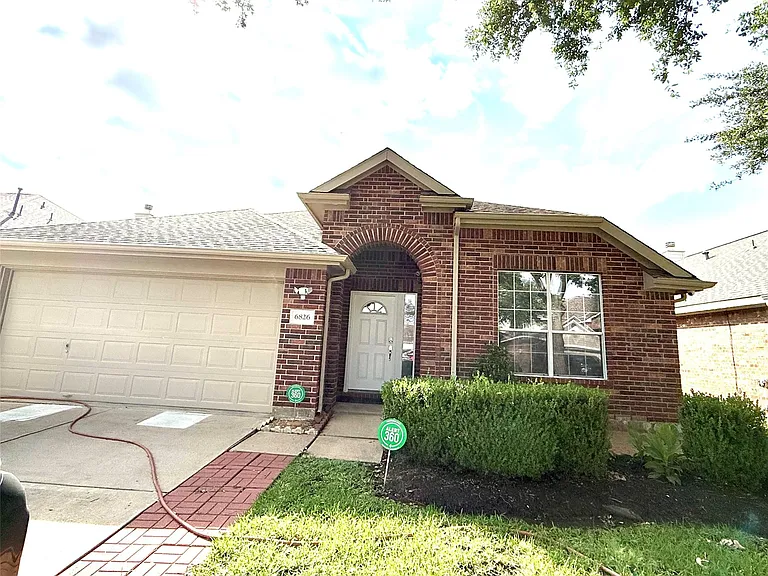 6826 Chester Oak Dr — Photo 2