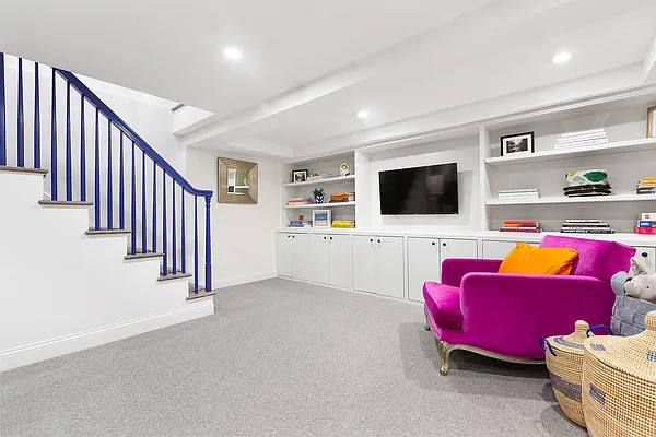 Sold by Compass | media 10