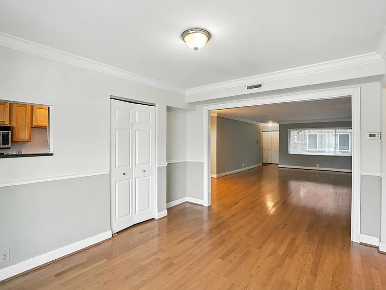 2270 Madison Rd #1B — Photo 3