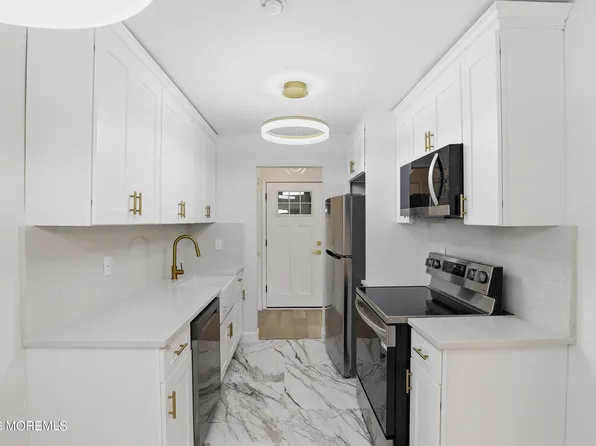 236 Medford Court #J, Manalapan, NJ 07726