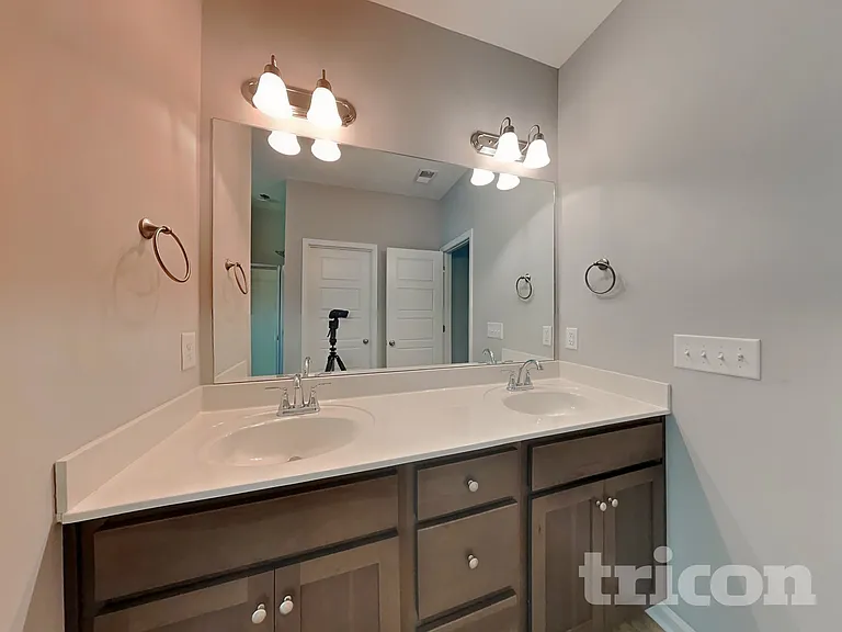 831 Ellyson Dr — Photo 9