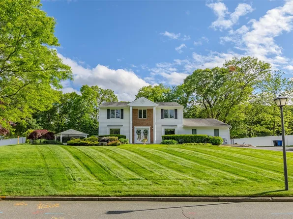 104 Majestic Drive, Dix Hills, NY 11746