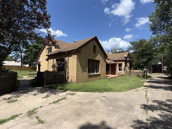 3rd image of 216 S Prairieville St