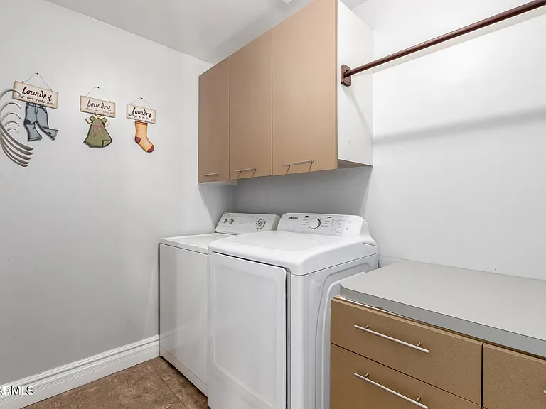 8406 W Pioneer St — Photo 35