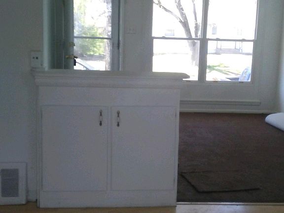 OPEN LIVING ROON/KITCHEN