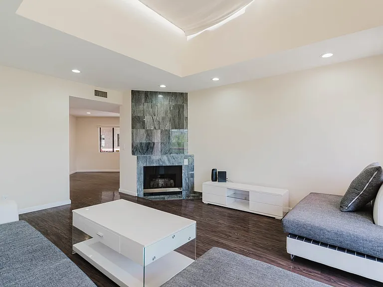 345 N Jackson St #309 — Photo 11