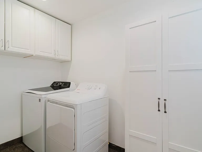 13856 Runnymede St — Photo 32