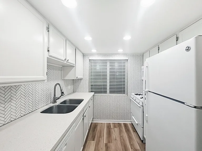 2417 E Campbell Ave #9B — Photo 2