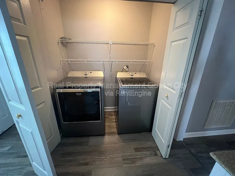 3910 Armitage Dr — Photo 11