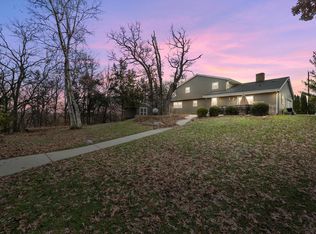 W341N6716 Lancelot Dr, Oconomowoc, WI 53066