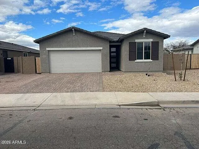 4 bed, 2.0 bath, 1720 sqft, $2,300 — Photo 3