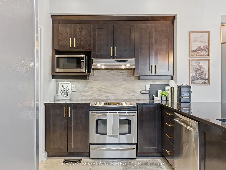 375 Cooks Mill Cres — Photo 13