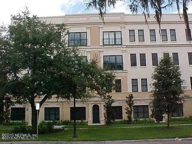 2 bed, 2.0 bath, 1048 sqft, $2,195 — Photo 2
