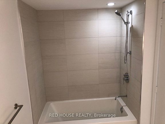 5th image of 161 Roehampton Ave #1111