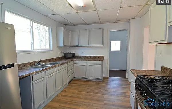 2249 Avondale Ave — Photo 8