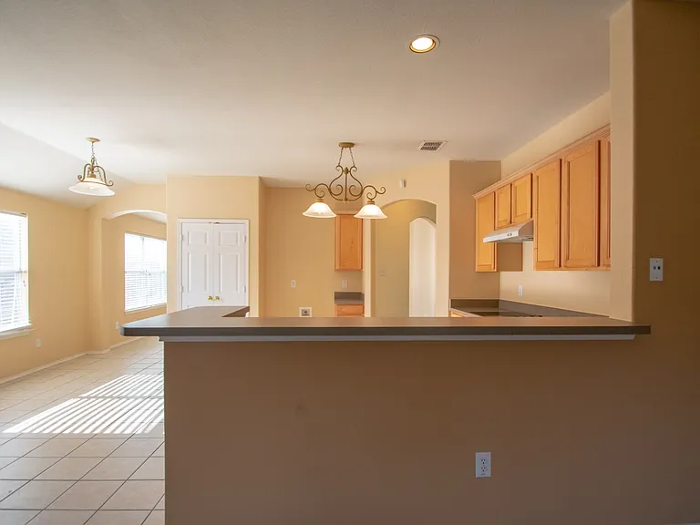 3725 Sapphire St — Photo 8