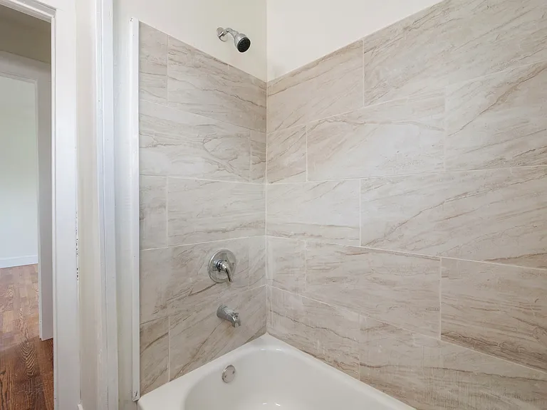 615 W Hollywood — Photo 10