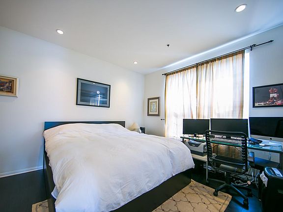 4th image of 930 N Doheny Dr APT 313