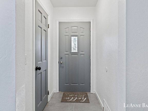 4th image of 3373 Newcastle Dr SE