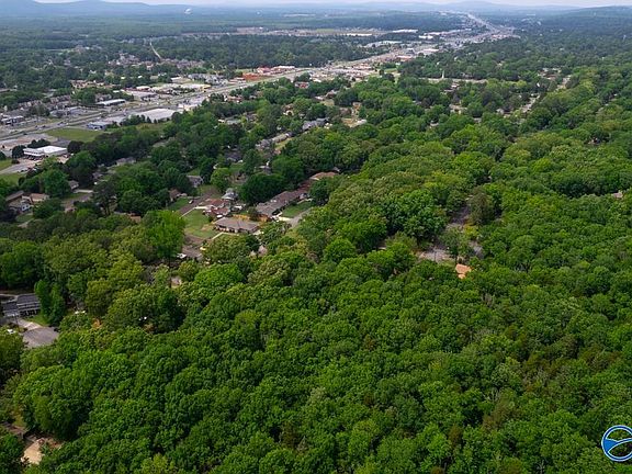 5th image of Greenleaf Dr SE