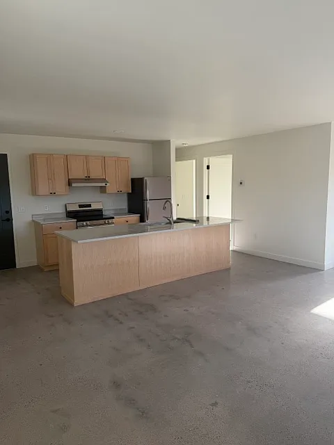 2 bed, 1050 sqft, $1,825 — Photo 4