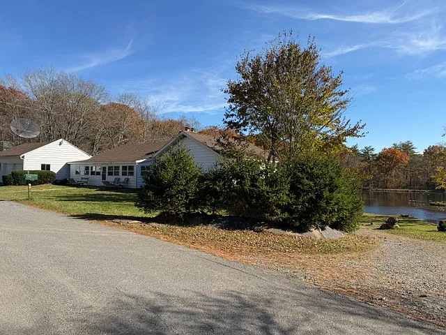 3 bed, 1.5 bath, 1795 sqft, $2,900 — Photo 2