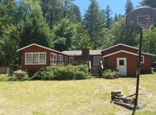 380 Willow Ln, Redway, CA 95560