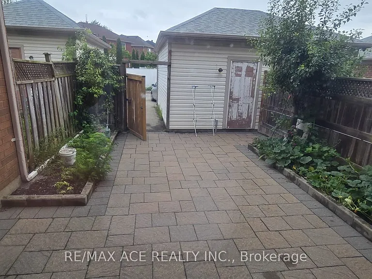 100 Staines Rd — Photo 31