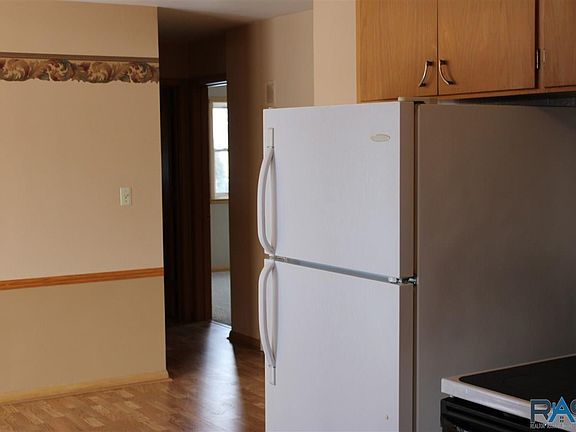 4th image of 306 E Crawford St