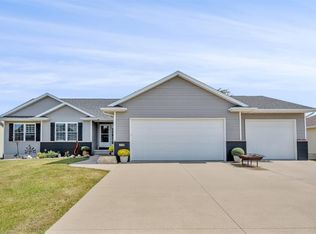 210 Driftwood Cir, Palo, IA 52324
