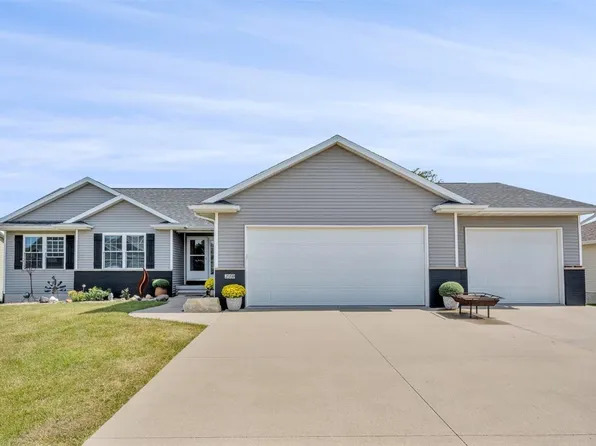 210 Driftwood Cir, Palo, IA 52324
