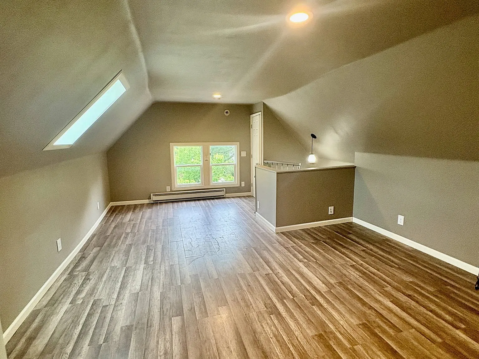 4 bed, 1700 sqft, $2,500 — Photo 2