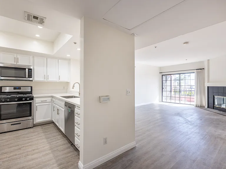 12340 Montana Ave #202 — Photo 5