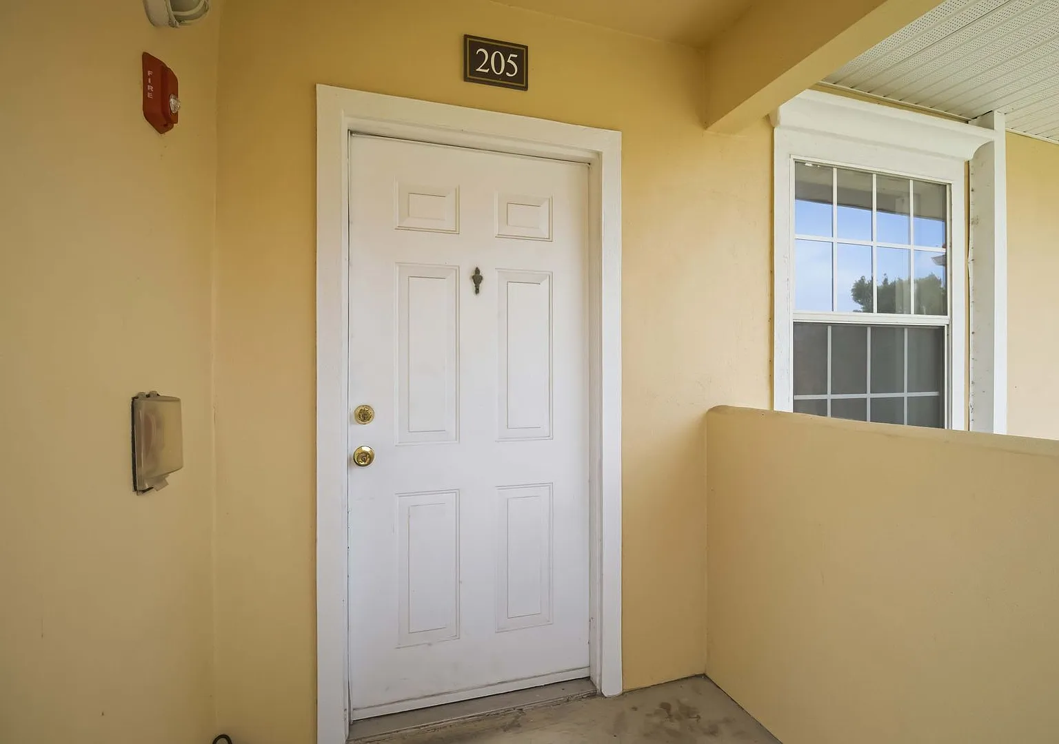 3/2 unit with beautiful water view available now for an annual lease — Photo 2