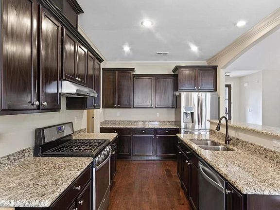 5th image of 8546 Woodland Rose Cir N