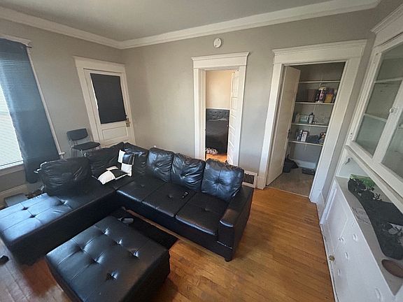 3rd image of 1729 N Warren Ave