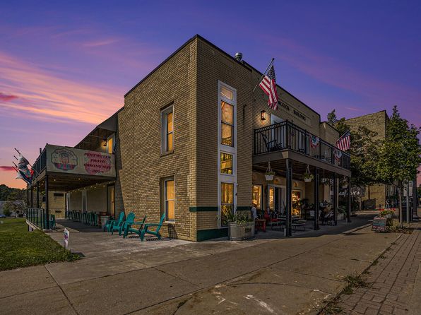 215 S Hancock St #2F, Pentwater, MI 49449