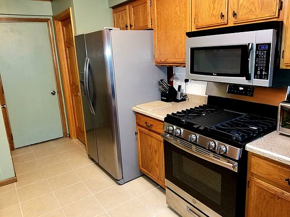 3rd image of 122 Village Creek Dr