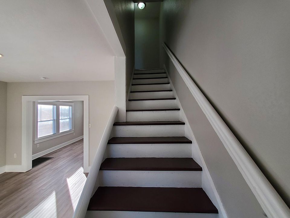STAIRS TO 2ND FLOOR