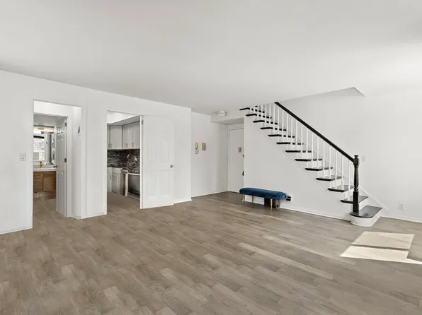 403 East 62nd Street image 4 of 12