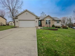 3915 Oakridge Dr, Louisville, OH 44641