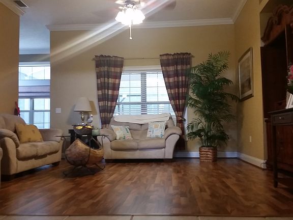 2nd image of 291 SW Phillips Cir