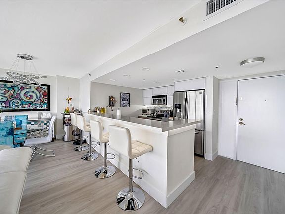 5th image of 7601 E Treasure Dr APT 2014