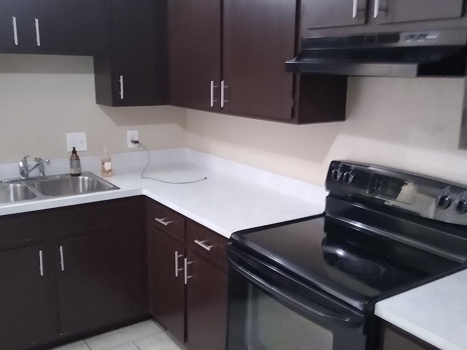 1st image of 805 Bluebonnet Dr APT B