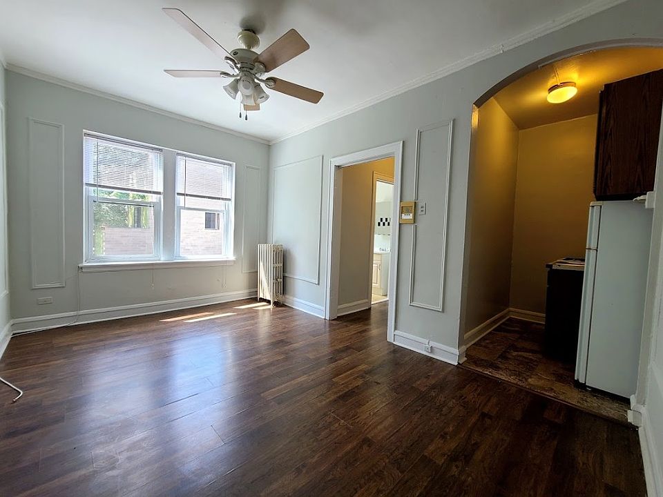 1st image of 2827 N Burling St APT 302