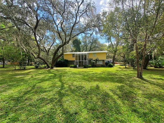 2nd image of 18 Poinsettia Dr